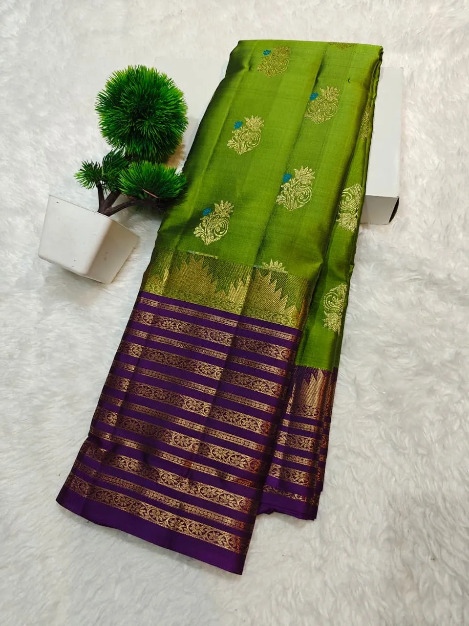 Meenakari Gold Zari-Woven Floral Kanchi Handloom Soft Silk